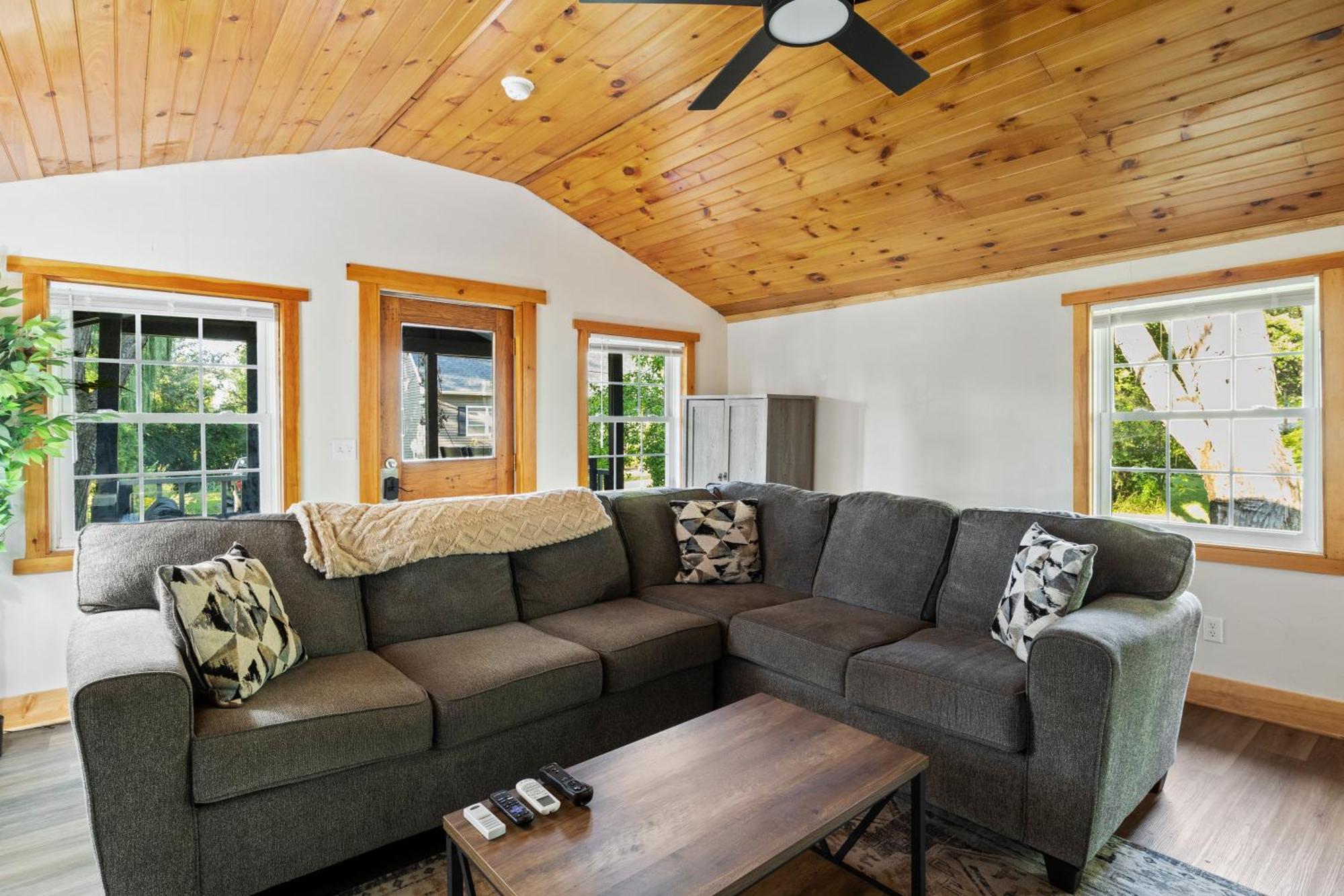 Cozy Home W/ King Bed & Lake Access Canandaigua Esterno foto